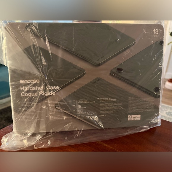 Incase MacBook Pro 13” Green Case - Picture 3 of 3